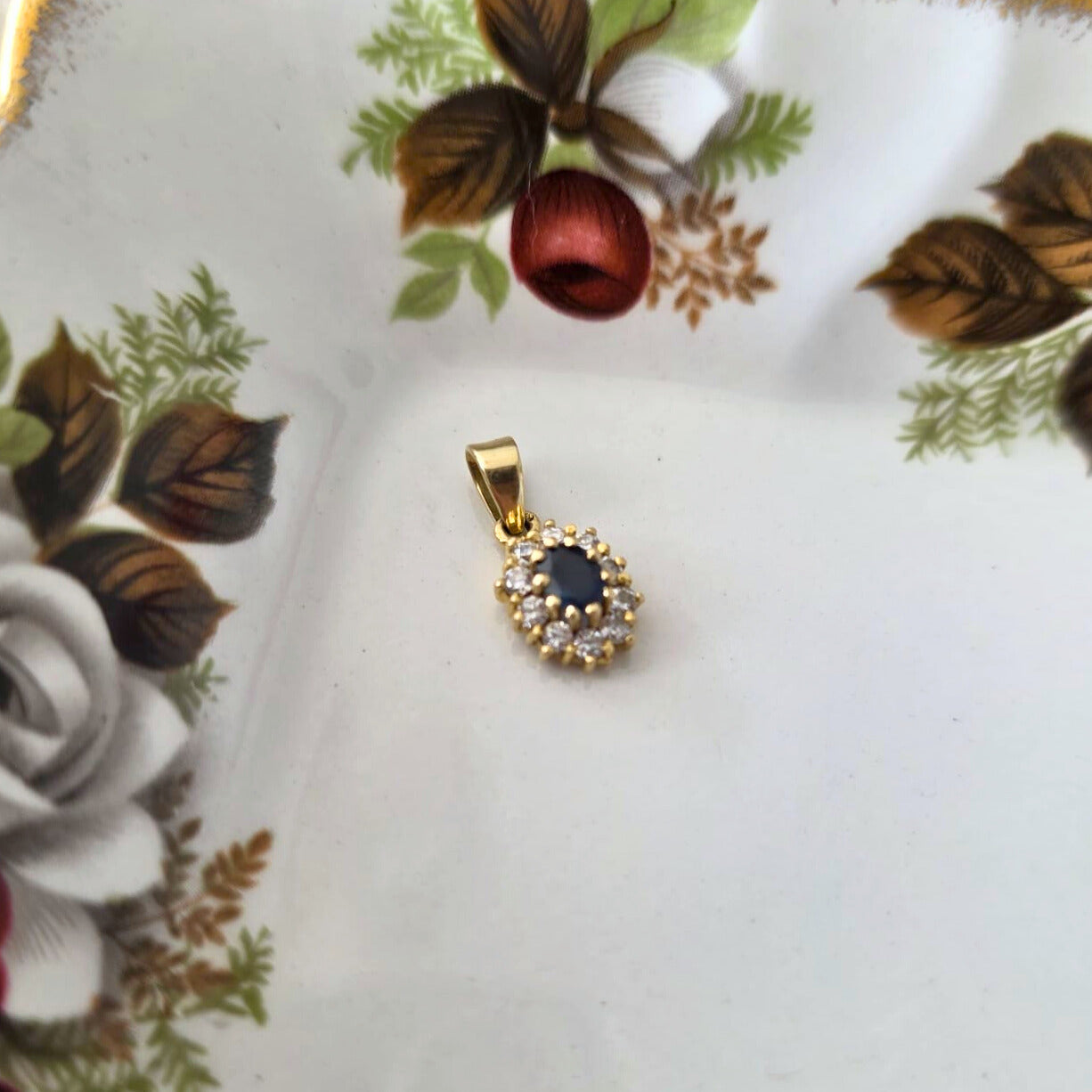 Vintage 14k gold pendant with sapphire and quartz