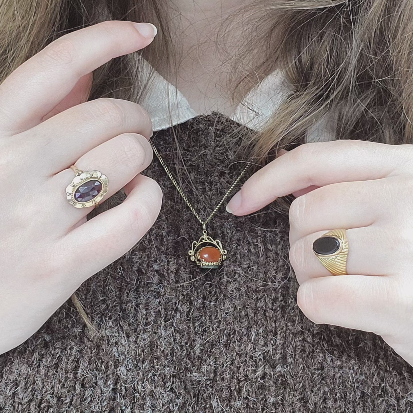 Vintage 18k gold signet ring with onyx