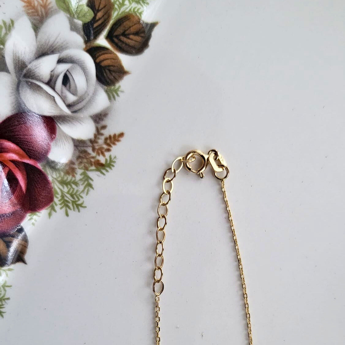 Pre-owned 14k gold chain connected