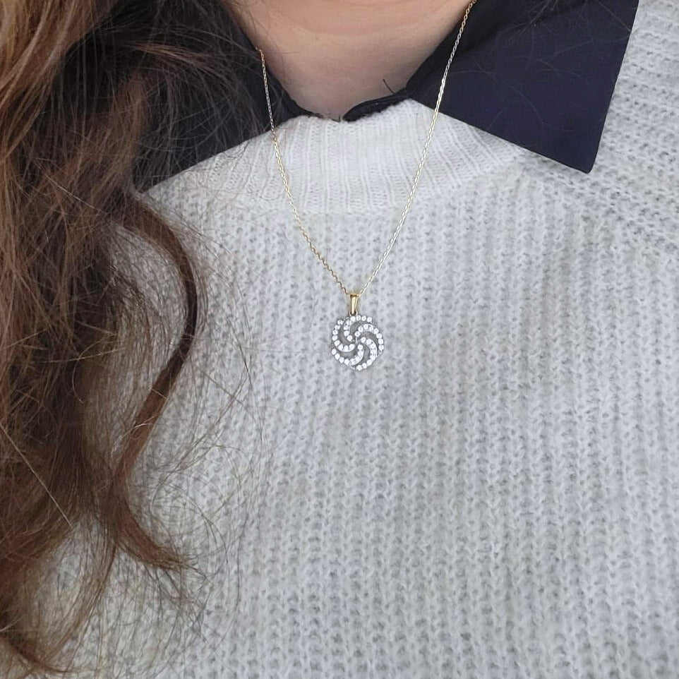 Pre-owned 14k gold necklace with pendant