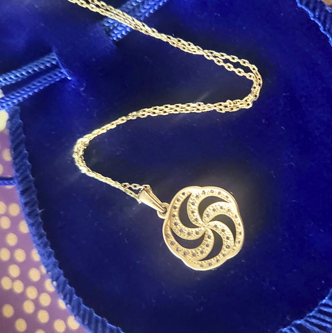 Pre-owned 14k gold necklace with pendant