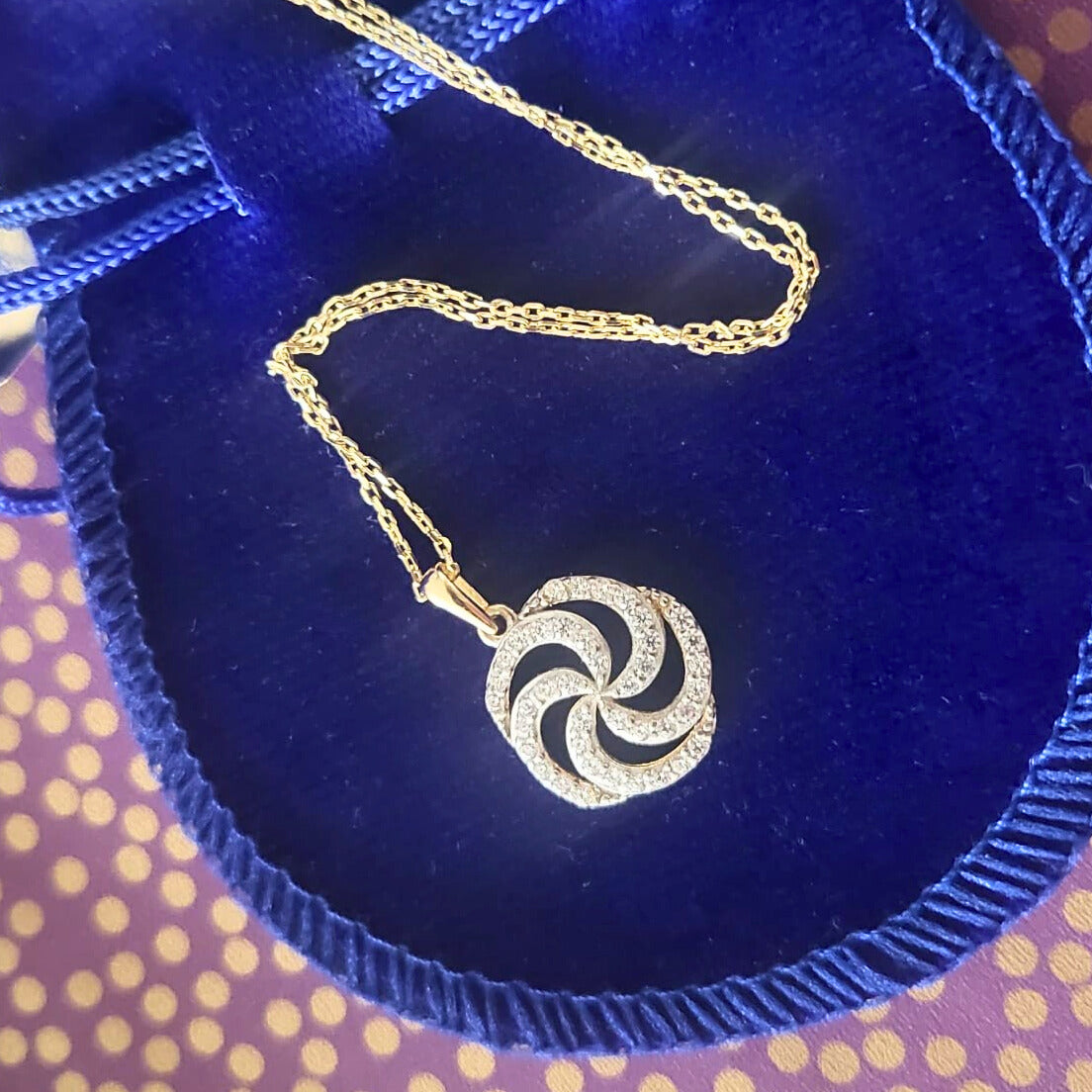 Pre-owned 14k gold necklace with pendant
