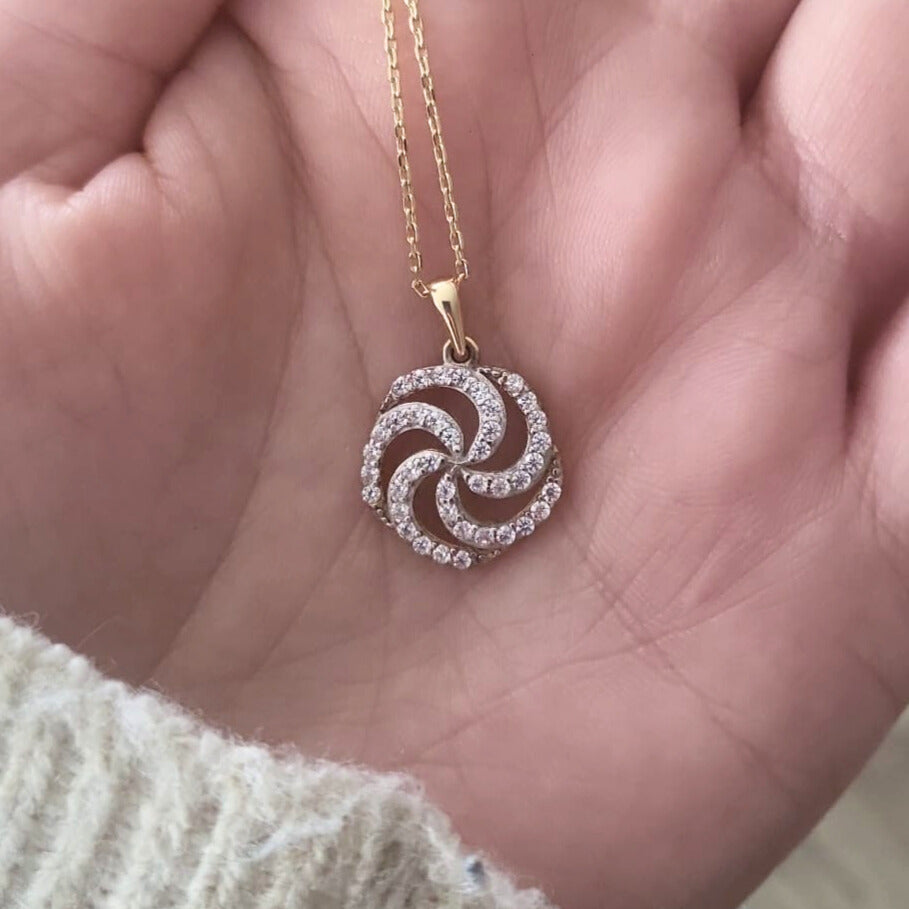 Pre-owned 14k gold necklace with pendant