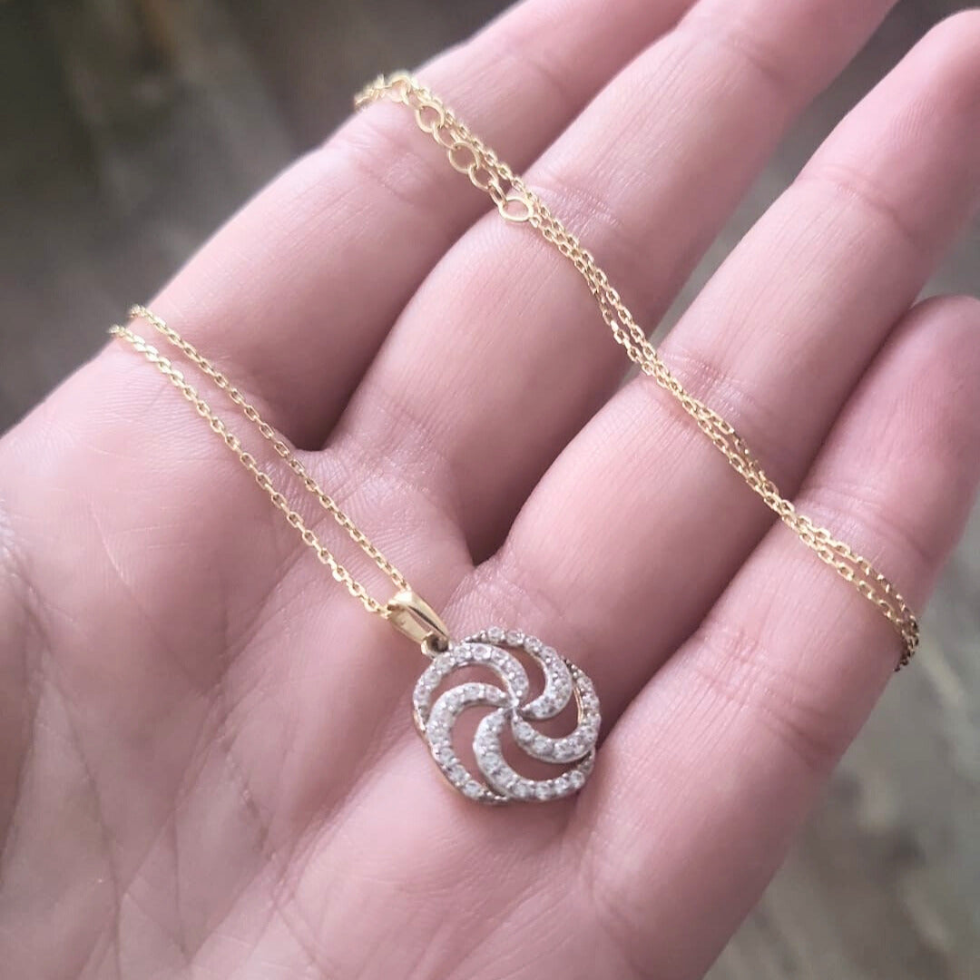 Pre-owned 14k gold necklace with pendant