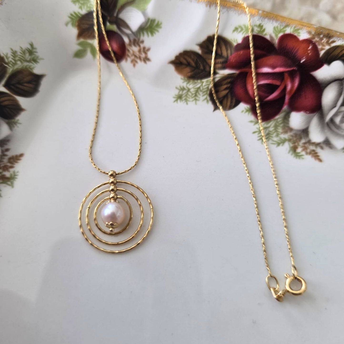 Vintage 14k gold necklace with pearl pendant