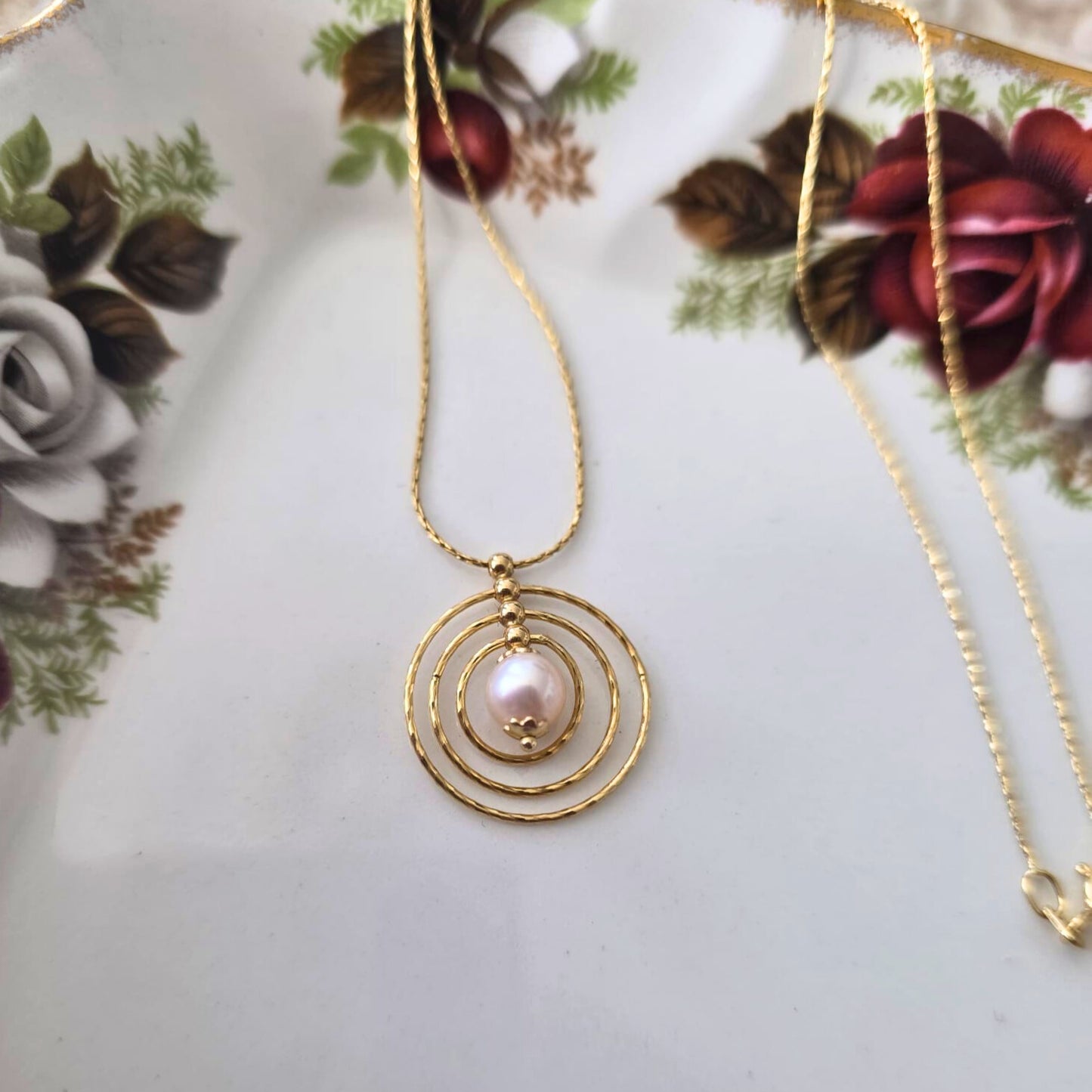Vintage 14k gold necklace with pearl pendant