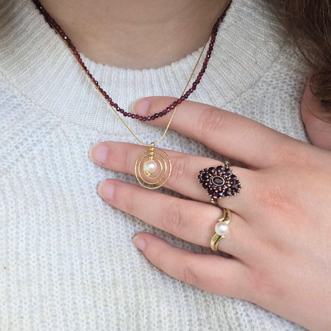 Vintage 14k gold ring with garnet cluster