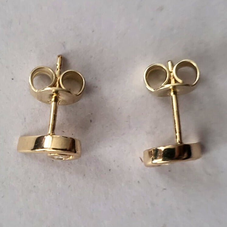 Pre-owned 14k gold diamond stud earrings
