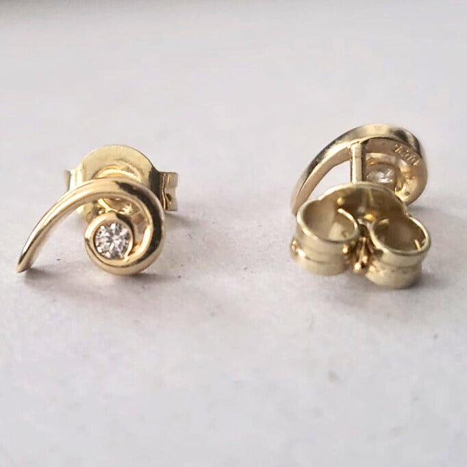 Pre-owned 14k gold diamond stud earrings