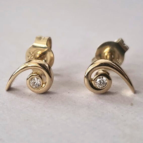 Pre-owned 14k gold diamond stud earrings