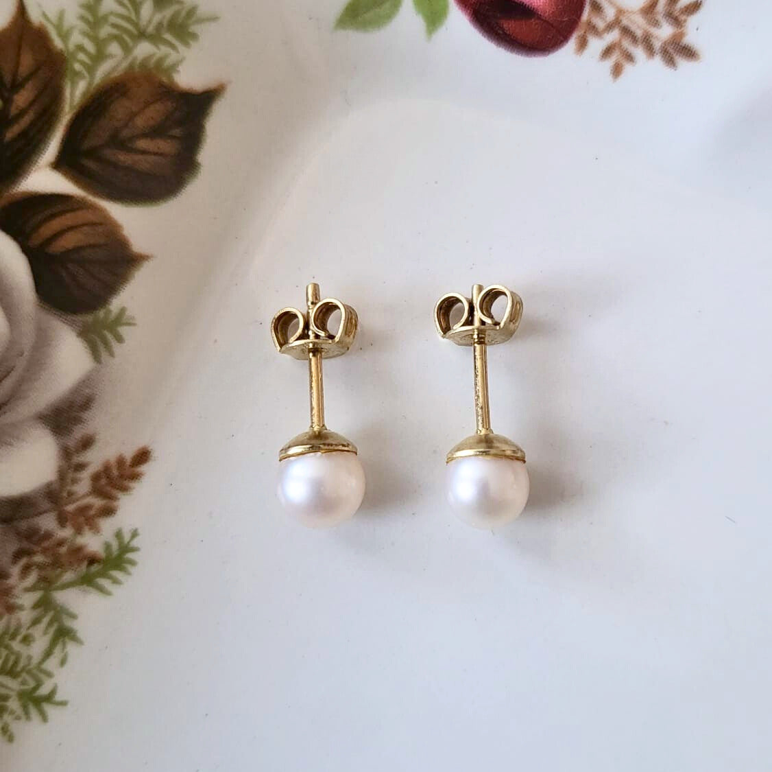 Vintage 14k gold stud earrings