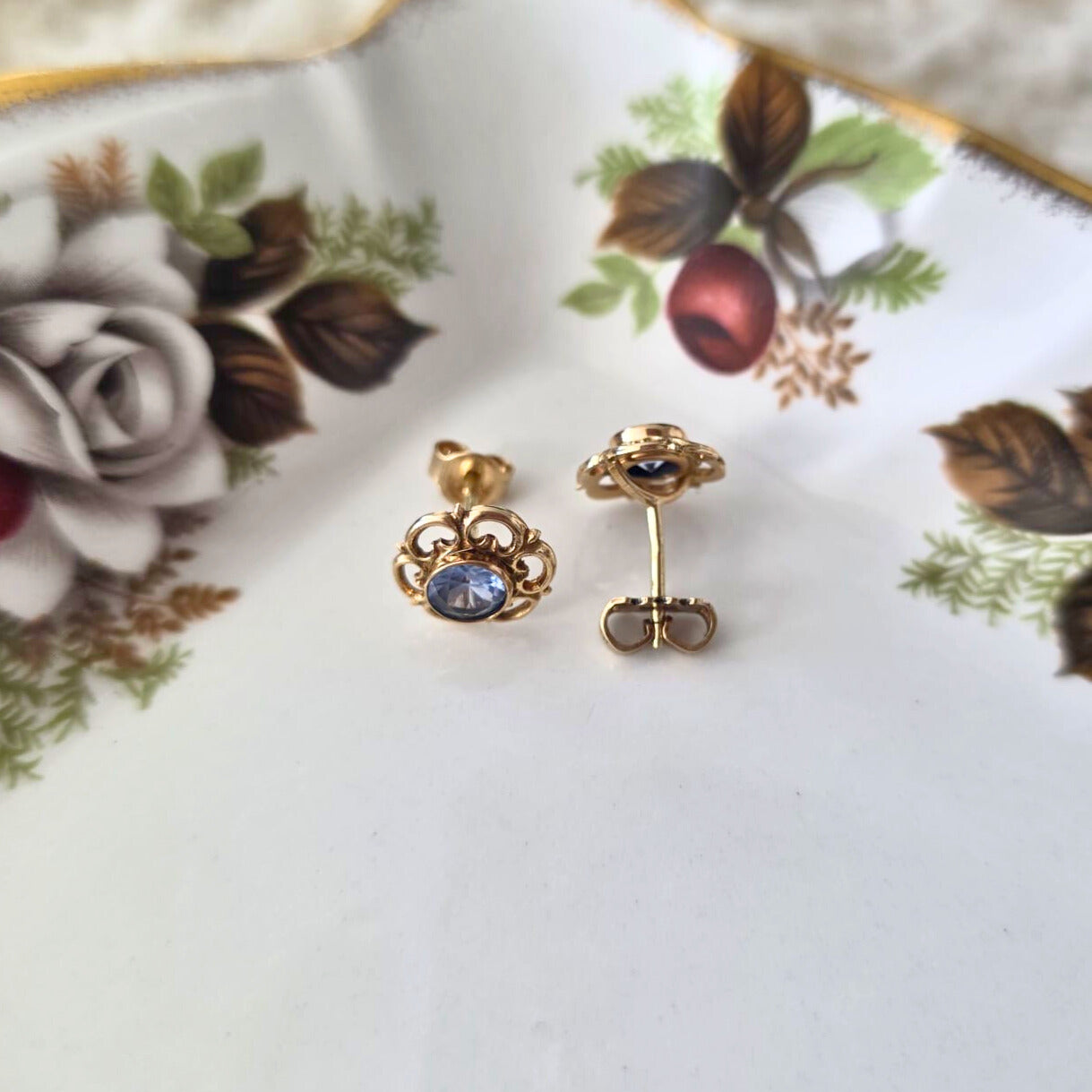Vintage 14k gold topaz stud earrings