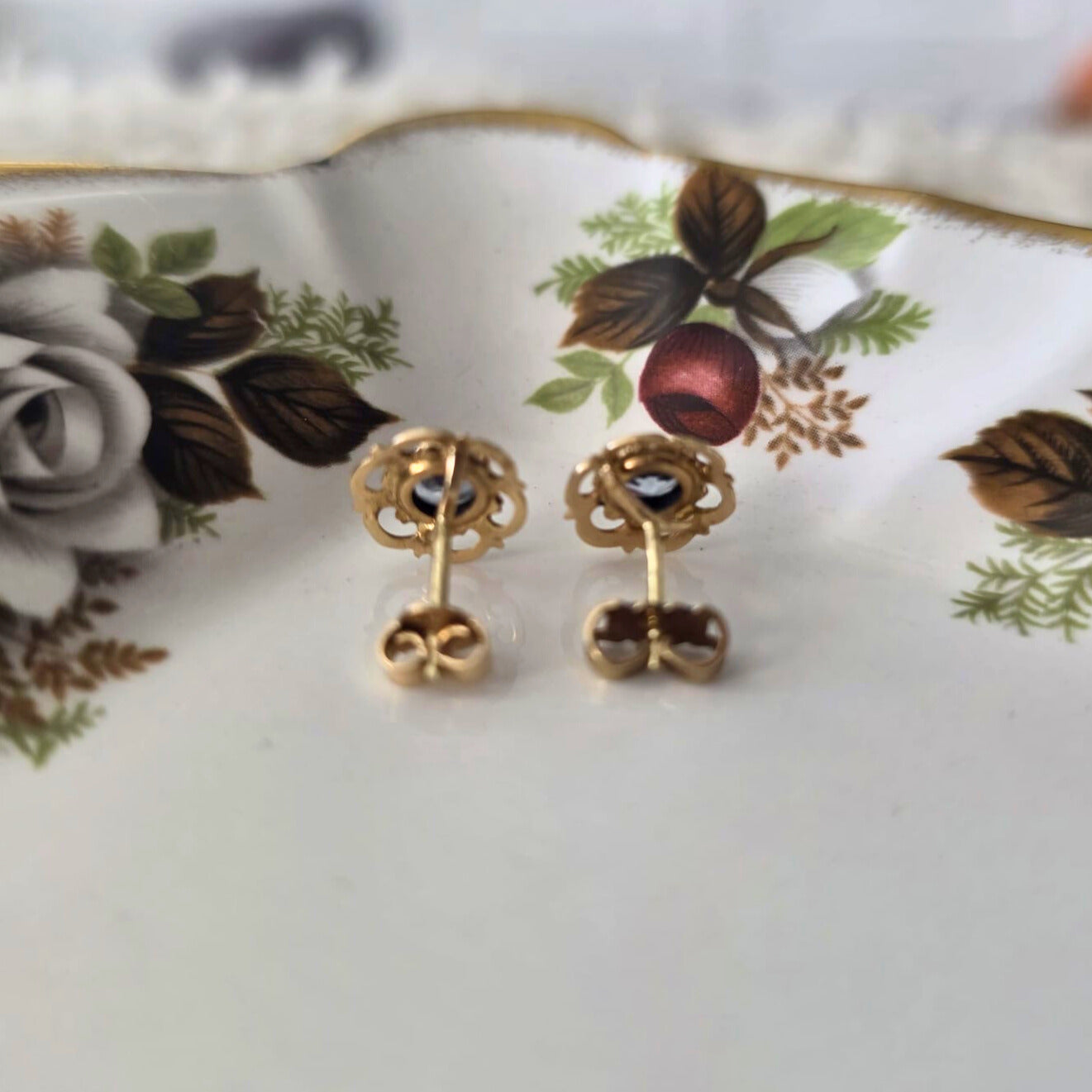 Vintage 14k gold topaz stud earrings