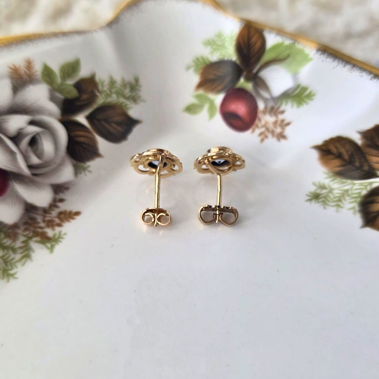 Vintage 14k gold topaz stud earrings