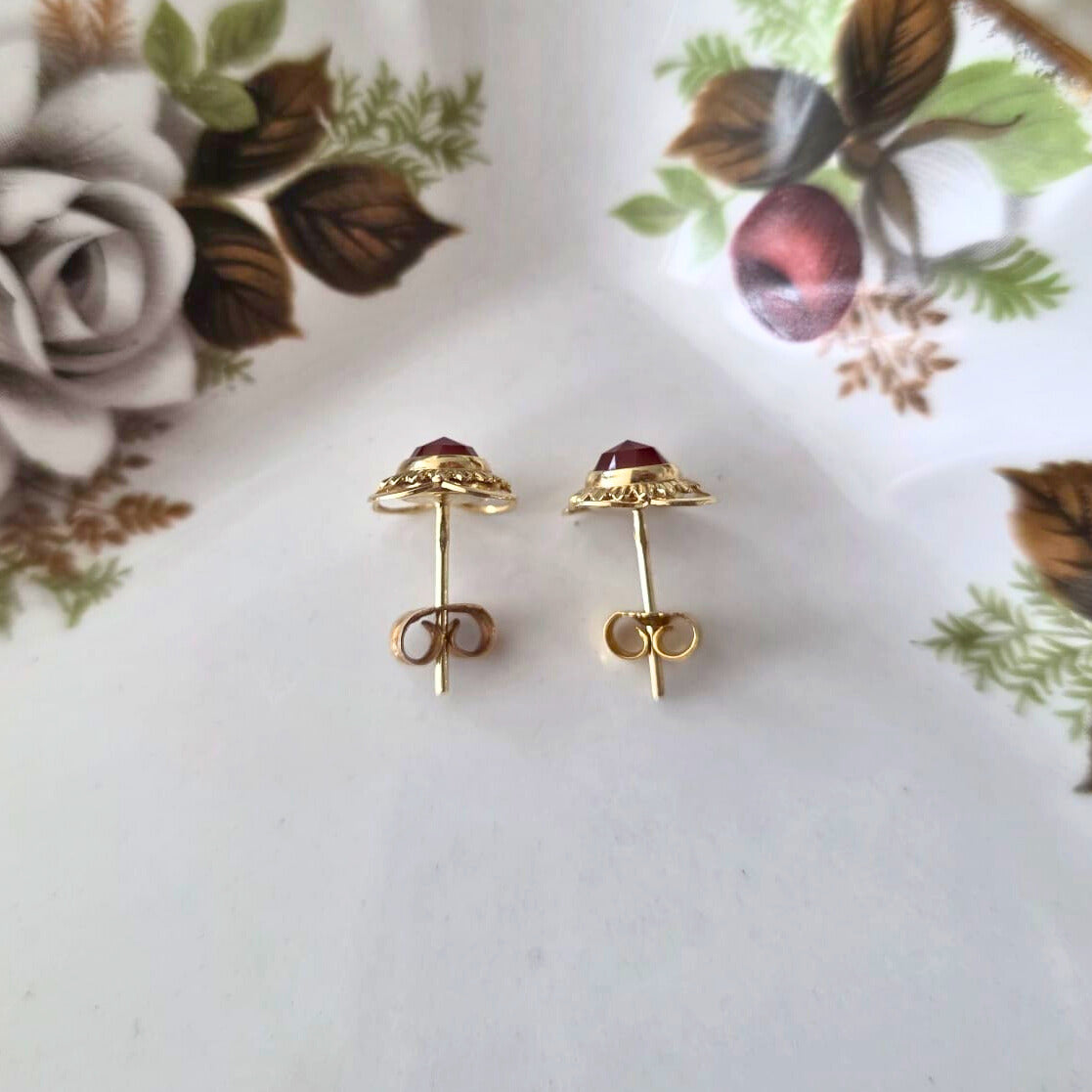 Vintage 14k gold carnelian stud earrings