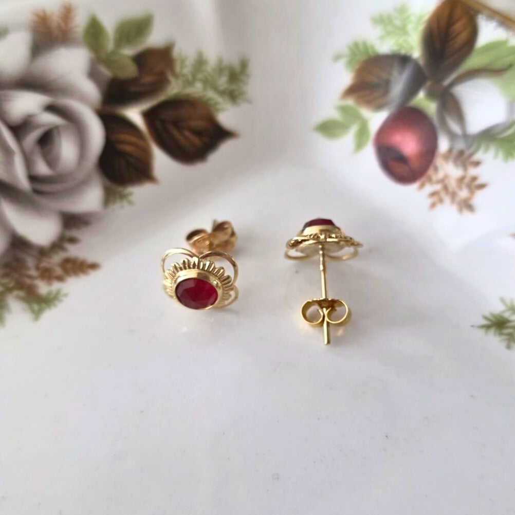 Vintage 14k gold carnelian stud earrings