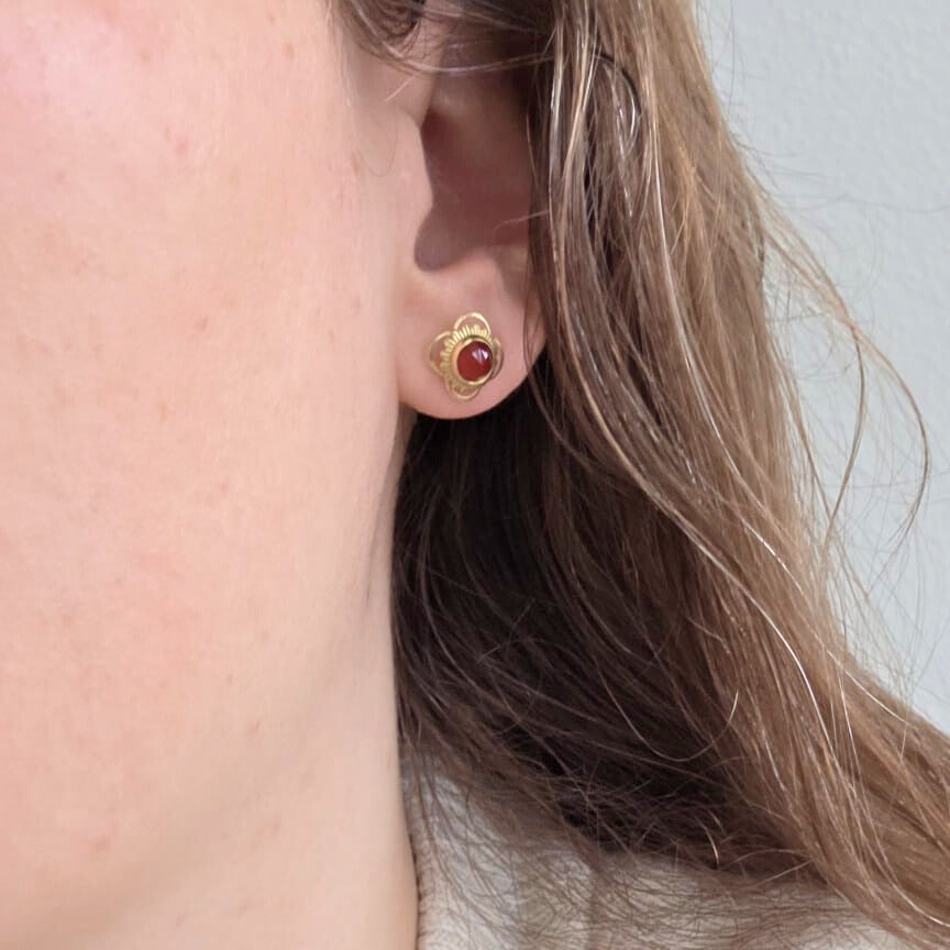 Vintage 14k gold carnelian stud earrings