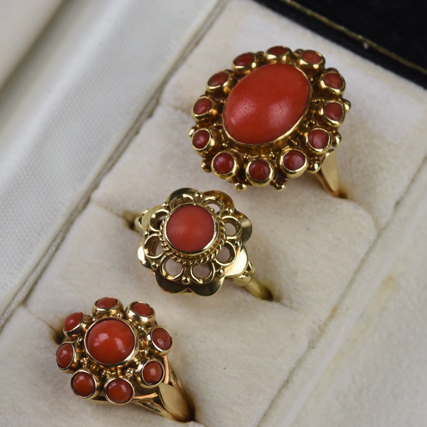 Vintage 14k gold ring with large red coral entourage
