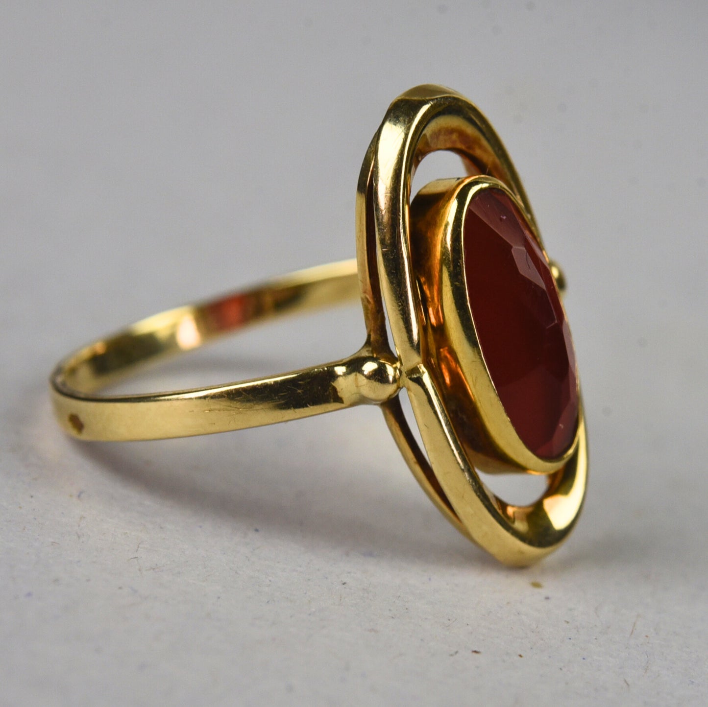 Vintage 14k gold ring with carnelian