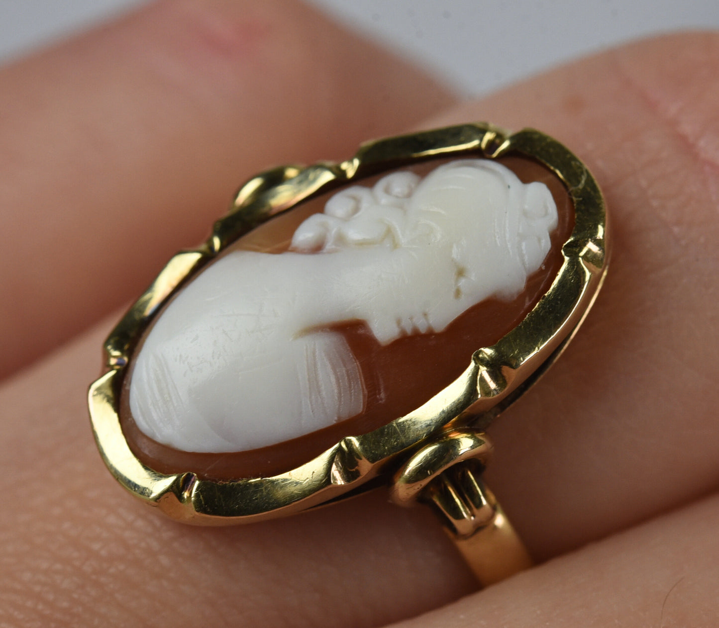 Vintage 14k gold ring with cameo