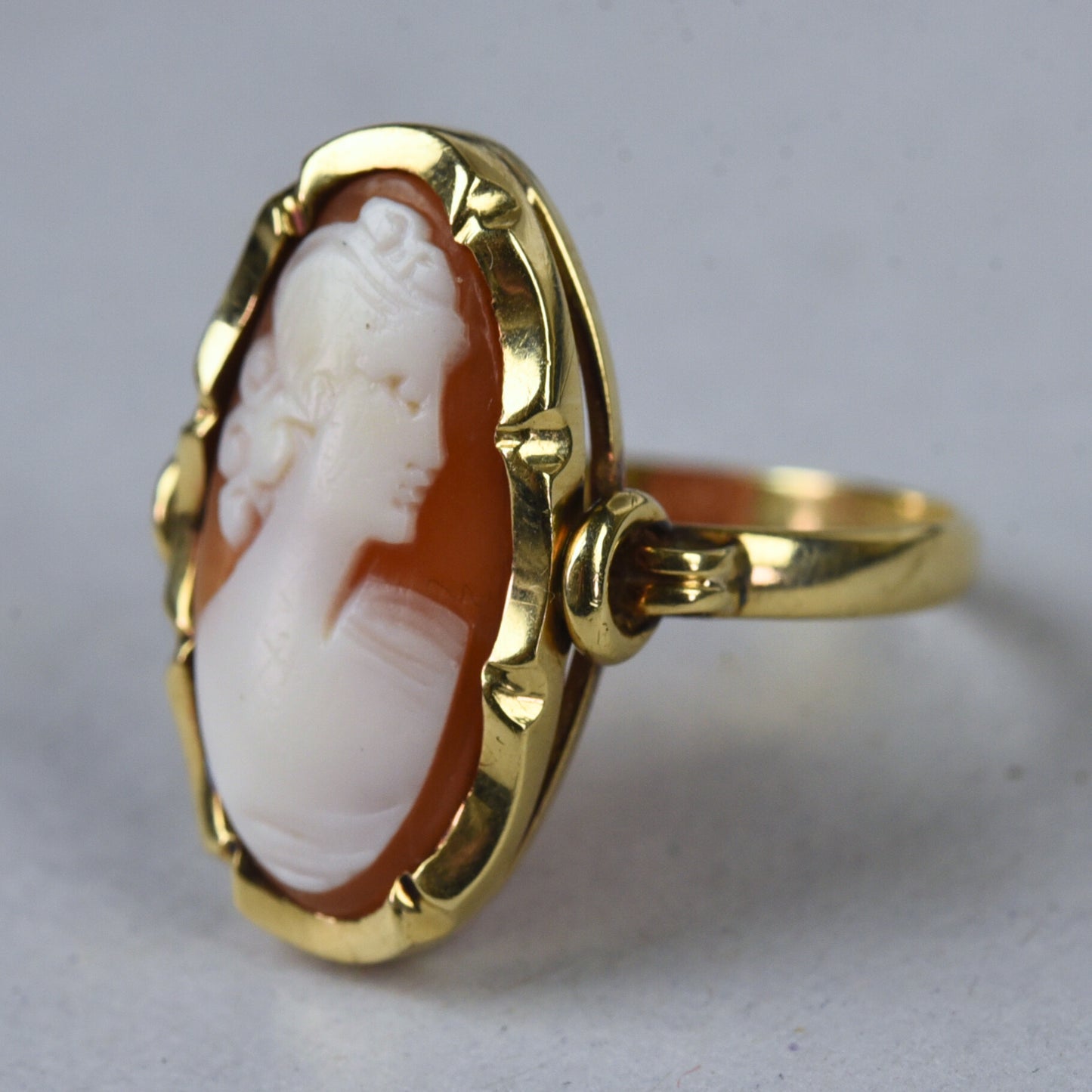 Vintage 14k gold ring with cameo