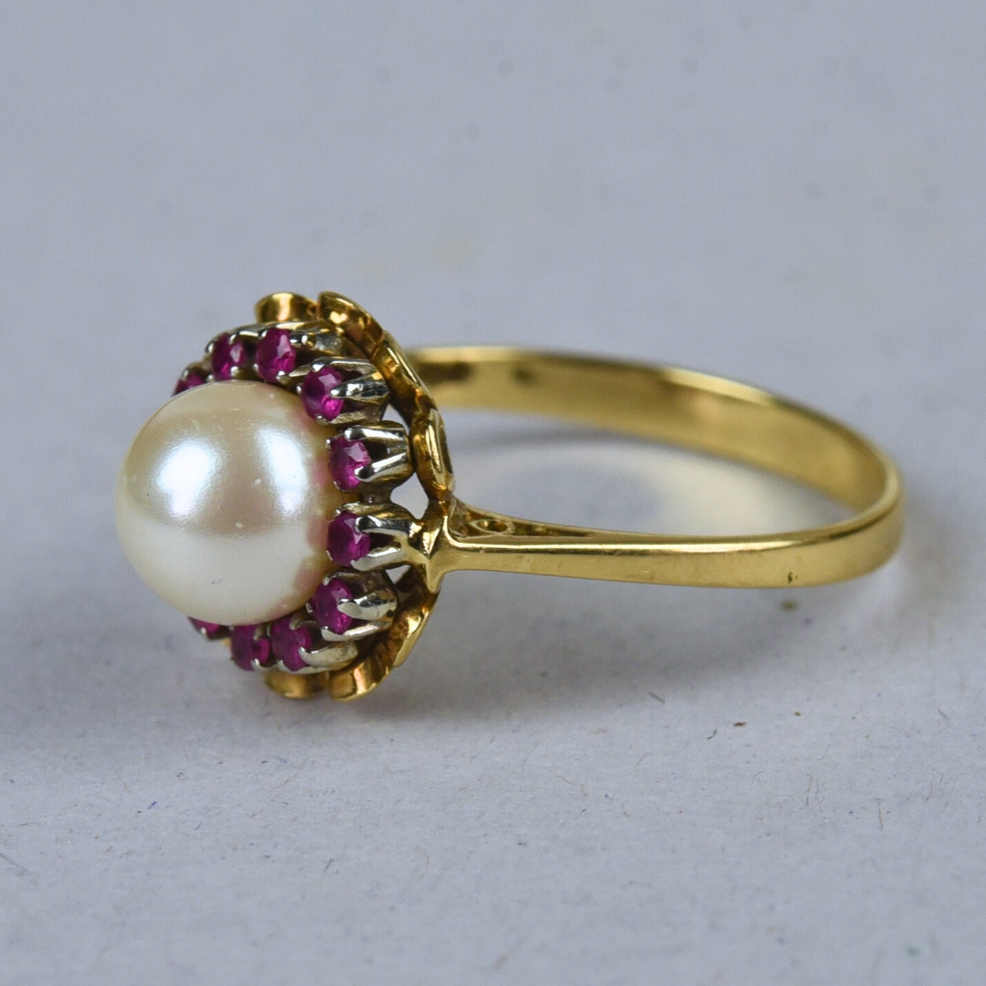 Vintage 18k gold ring with pearl and ruby
