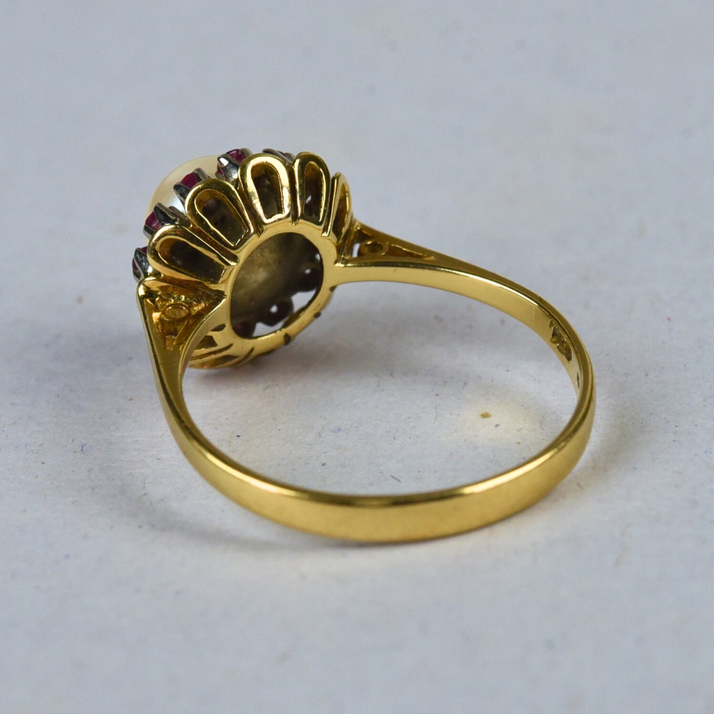 Vintage 18k gold ring with pearl and ruby