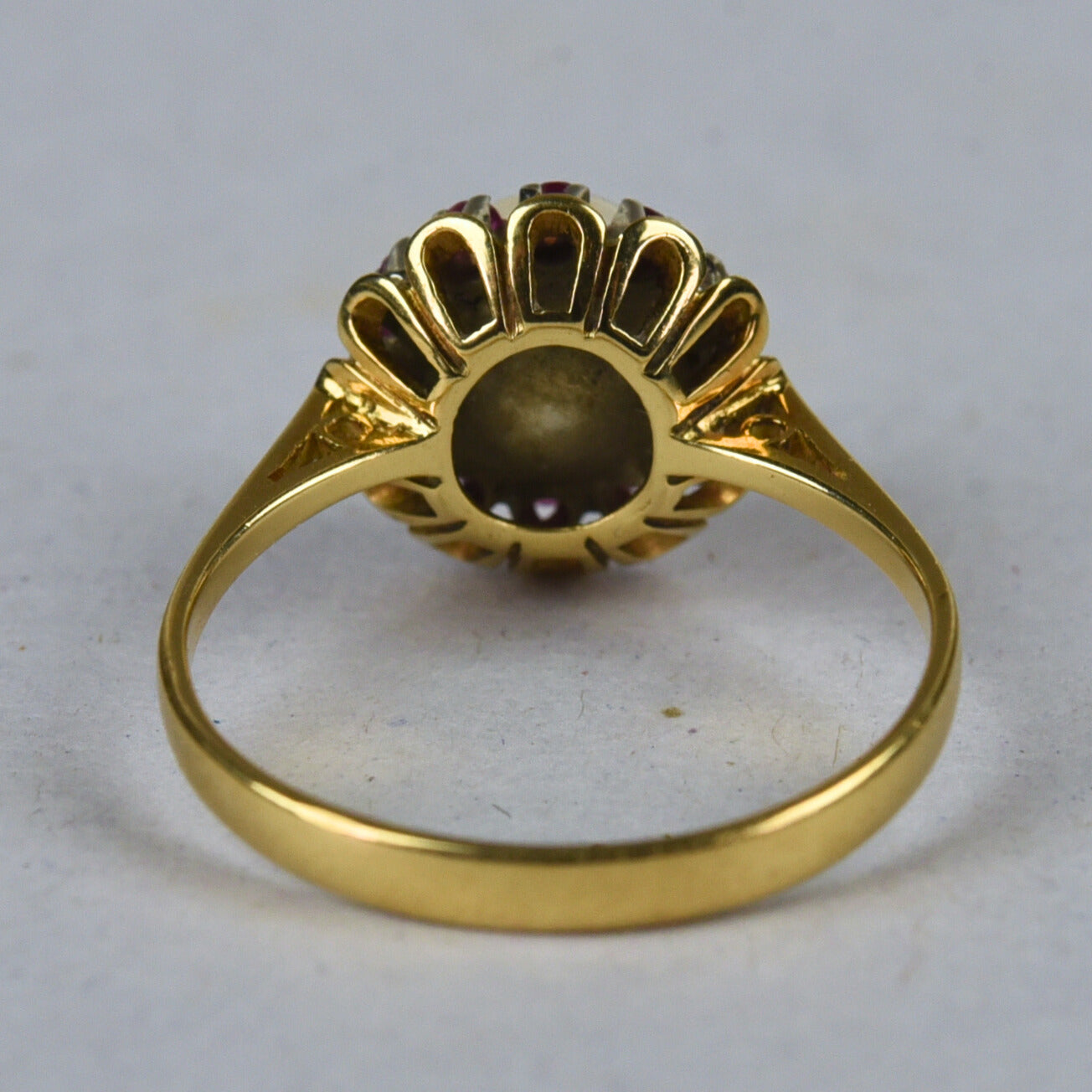 Vintage 18k gold ring with pearl and ruby