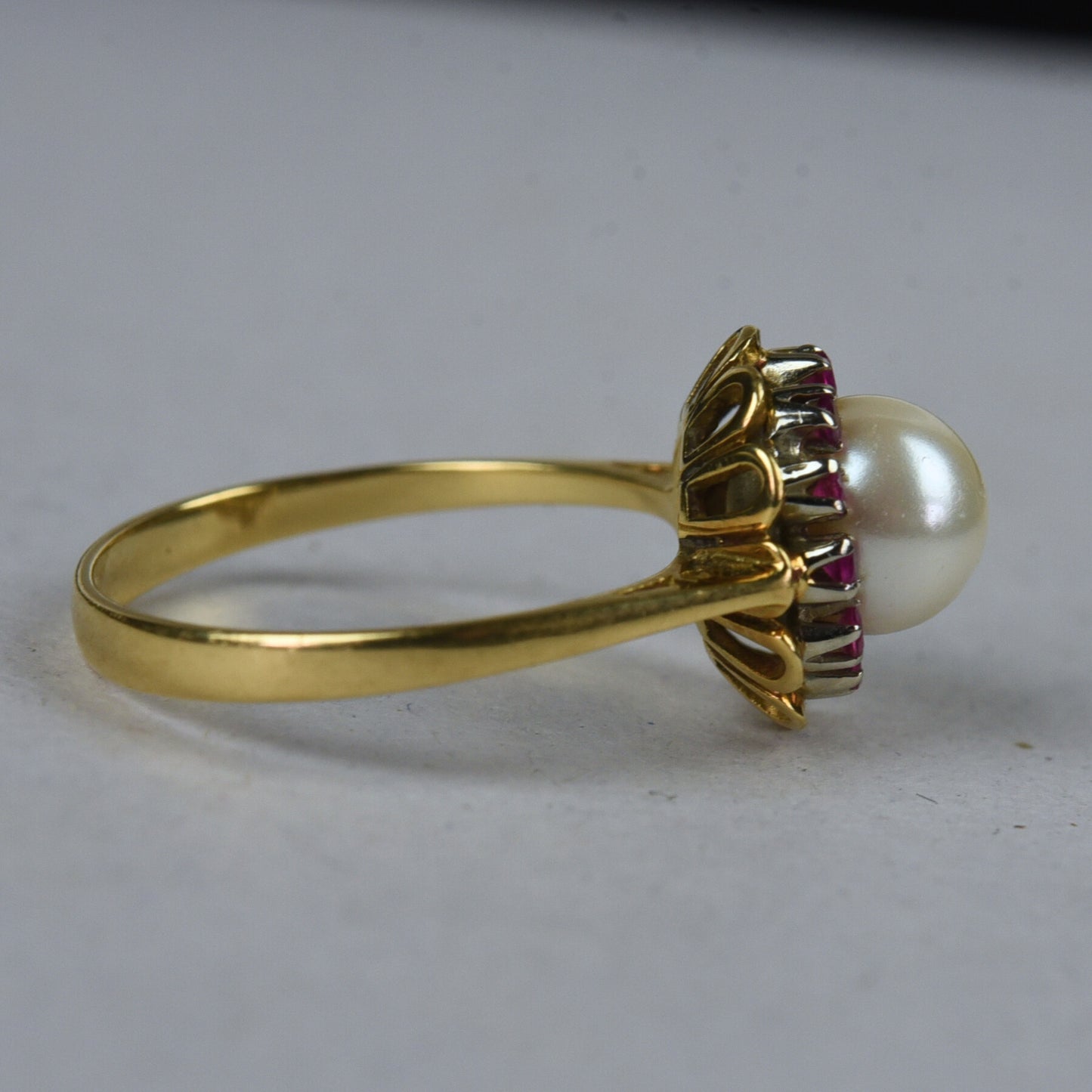 Vintage 18k gold ring with pearl and ruby