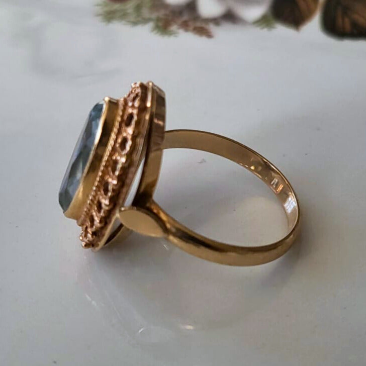 Vintage 14k gold ring with aquamarine