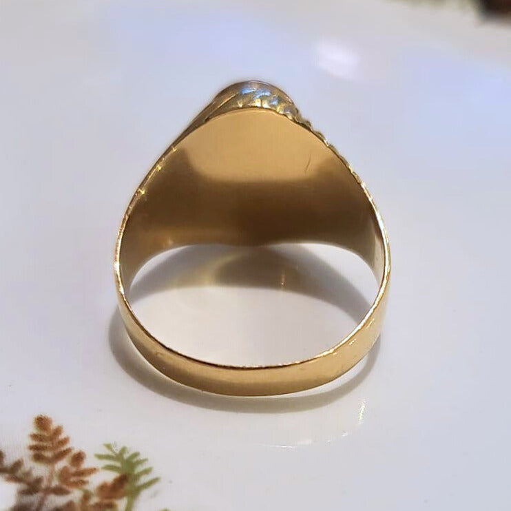 Vintage 18k gold signet ring with onyx