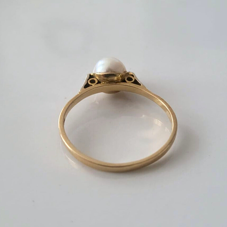 Vintage 18k gold ring with pearl