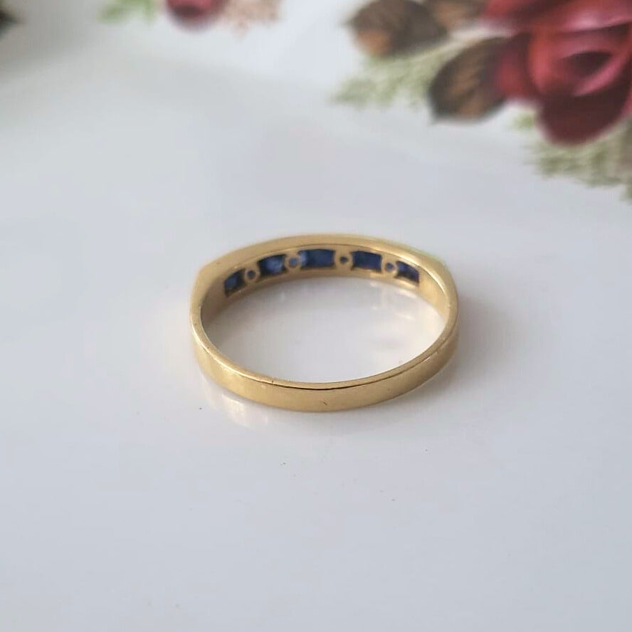 Vintage 18k gold ring with sapphire