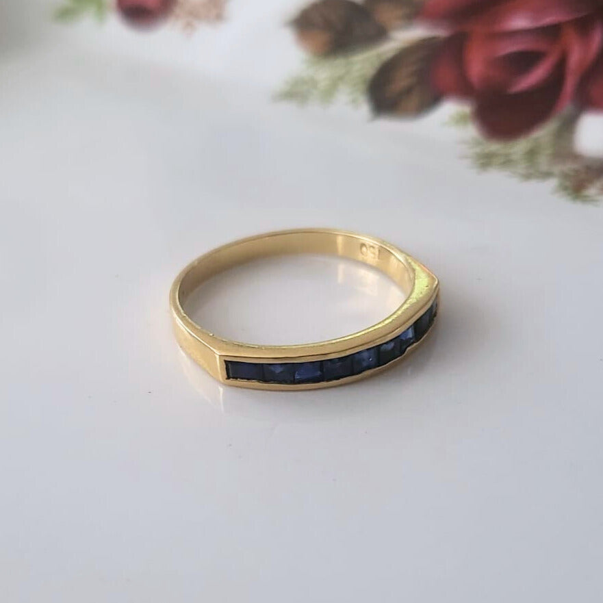 Vintage 18k gold ring with sapphire