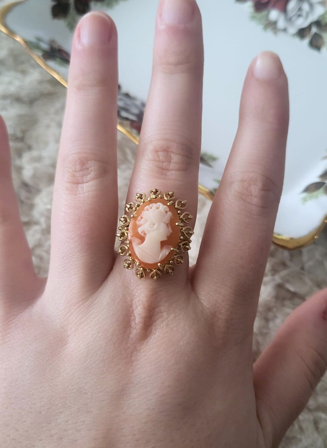 Vintage 14k gold ring with cameo