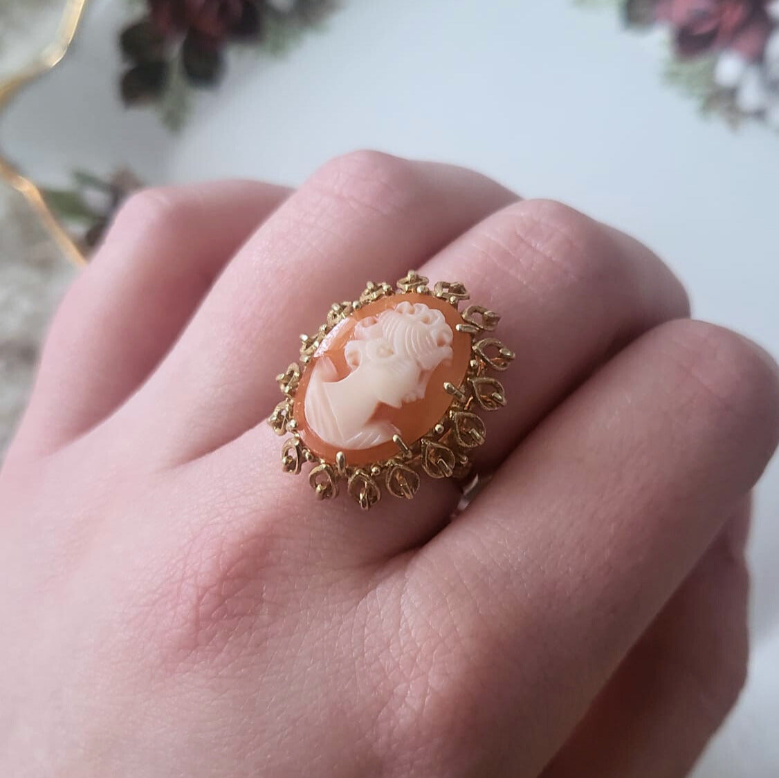 Vintage 14k gold ring with cameo
