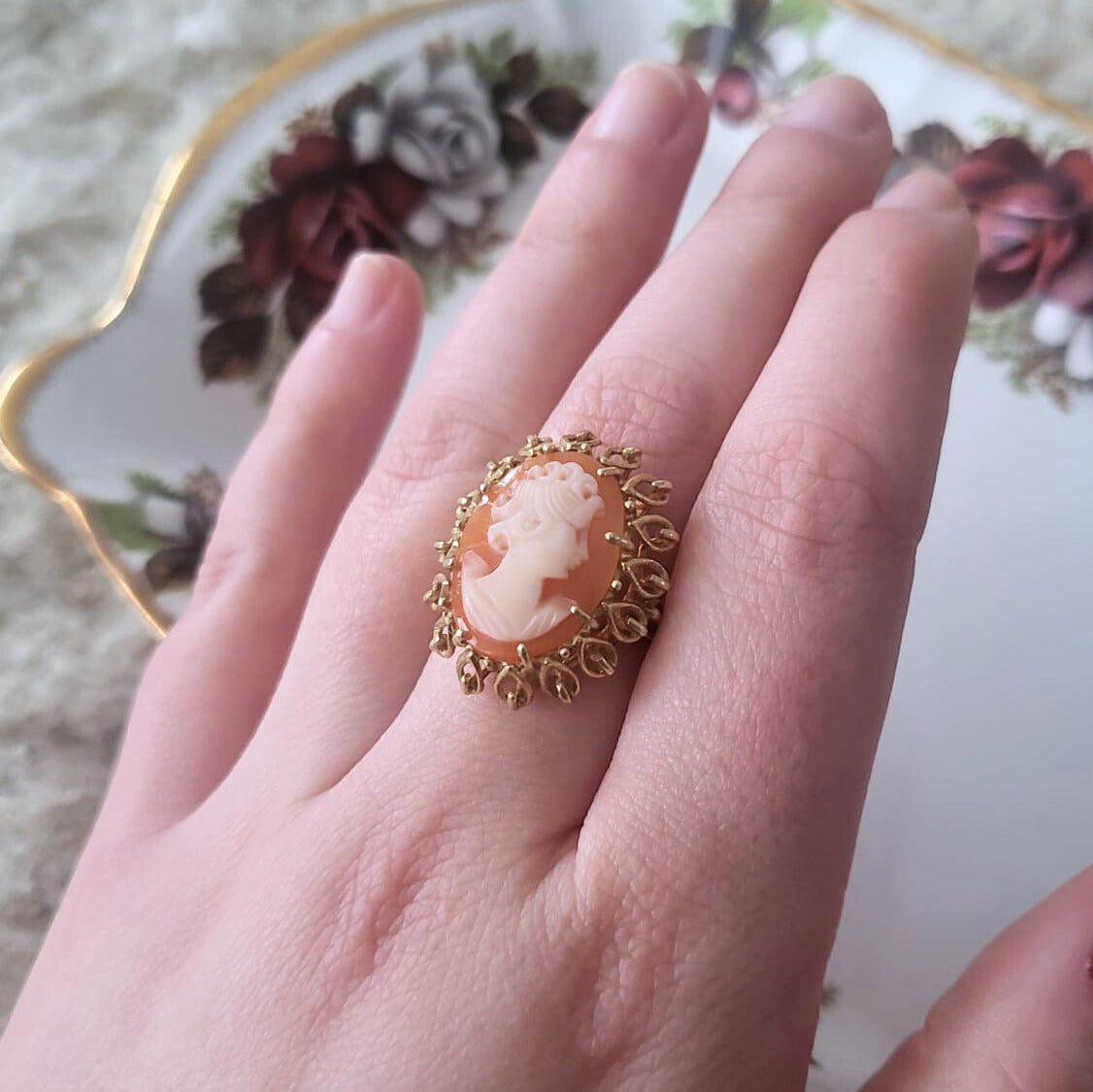 Vintage 14k gold ring with cameo