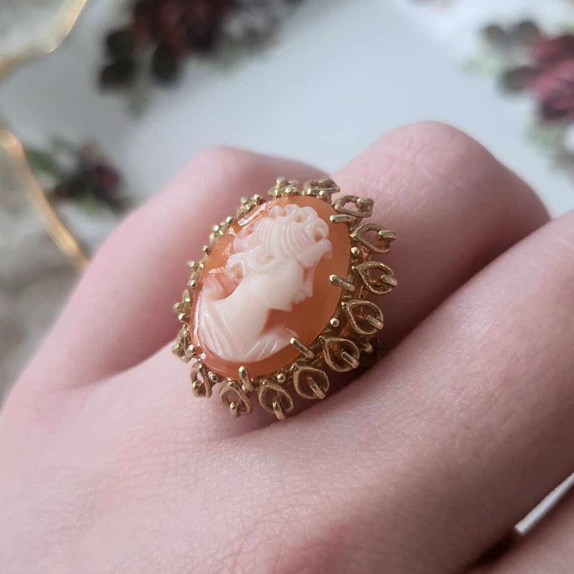 Vintage 14k gold ring with cameo
