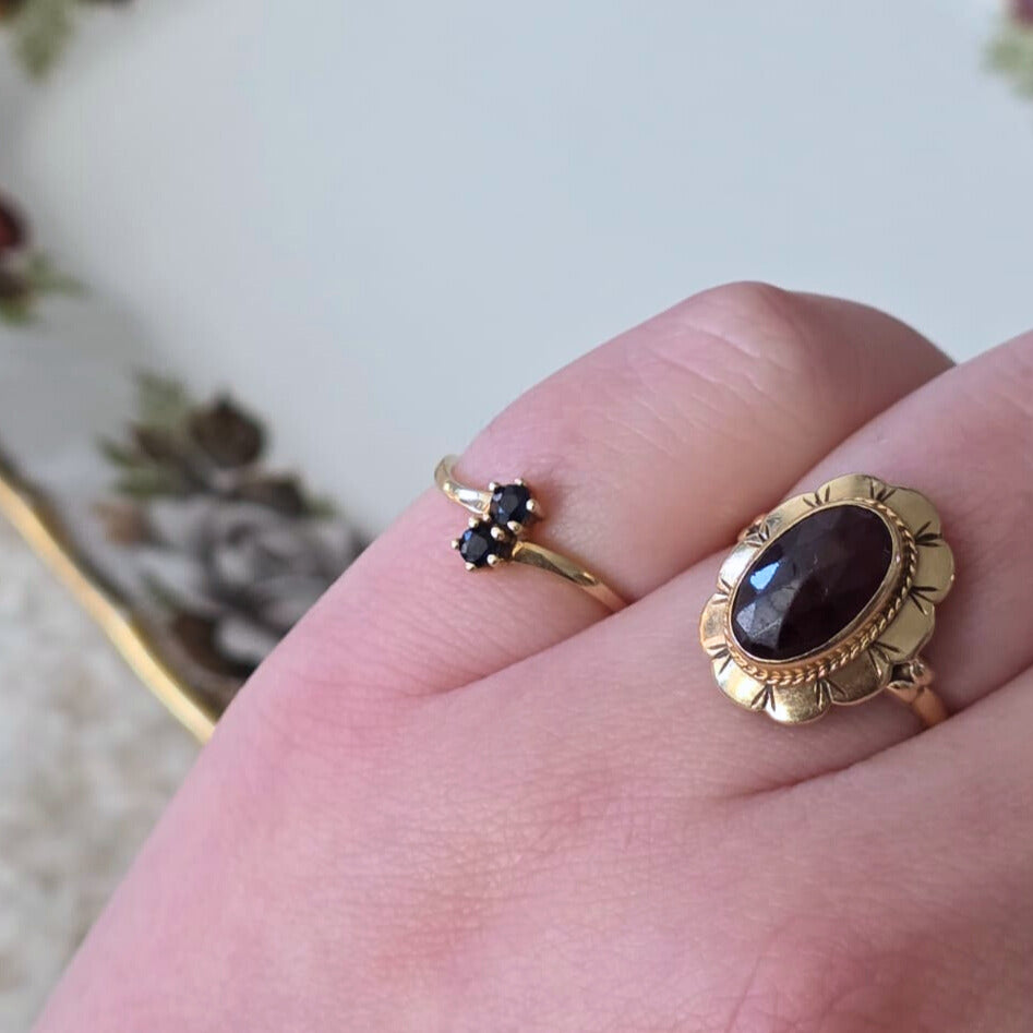 Vintage 14k gold (pink) ring with sapphires