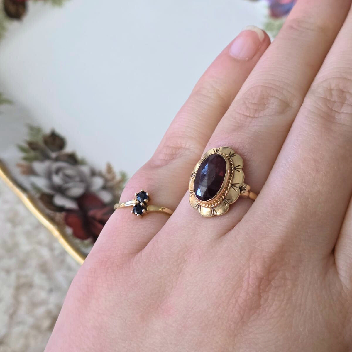 Vintage 14k gold (pink) ring with sapphires