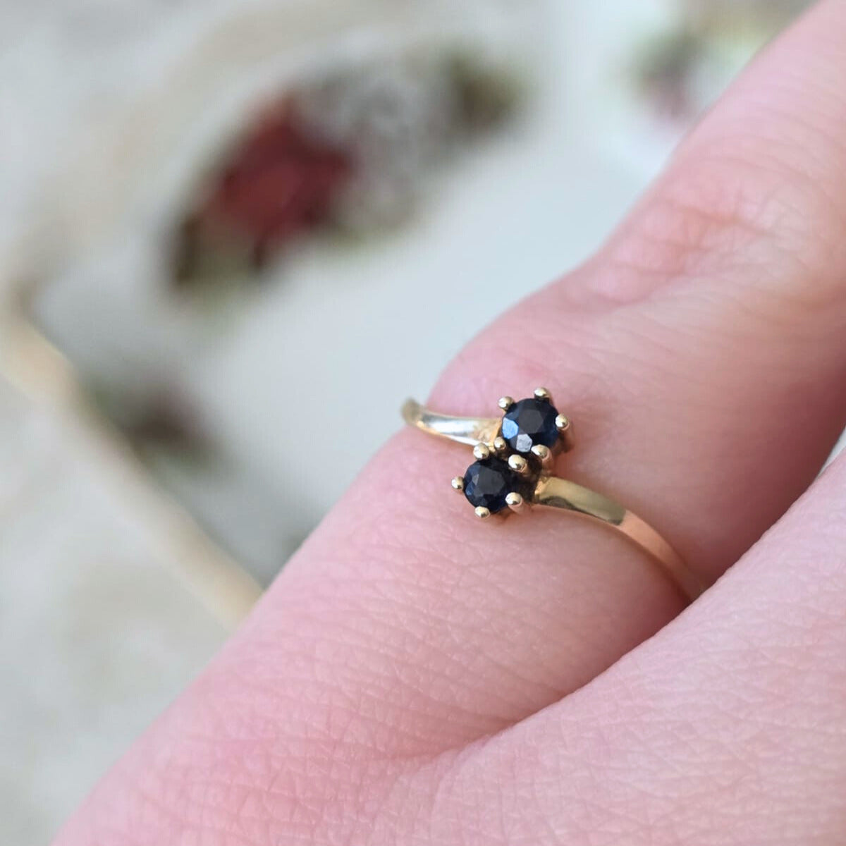 Vintage 14k gold (pink) ring with sapphires