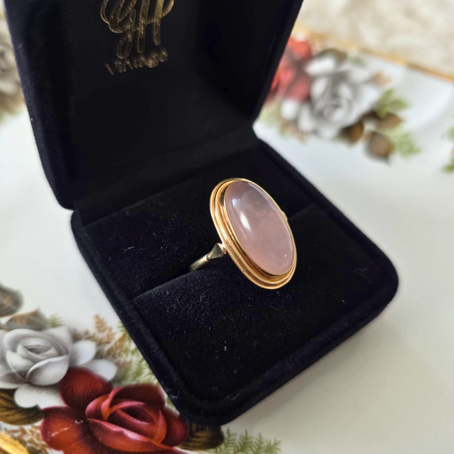 Vintage 14k gold ring with rose quartz