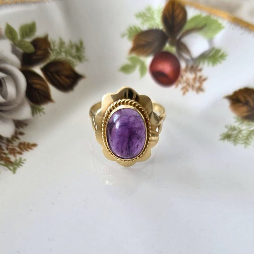 Vintage 14k gold ring with amethyst flower