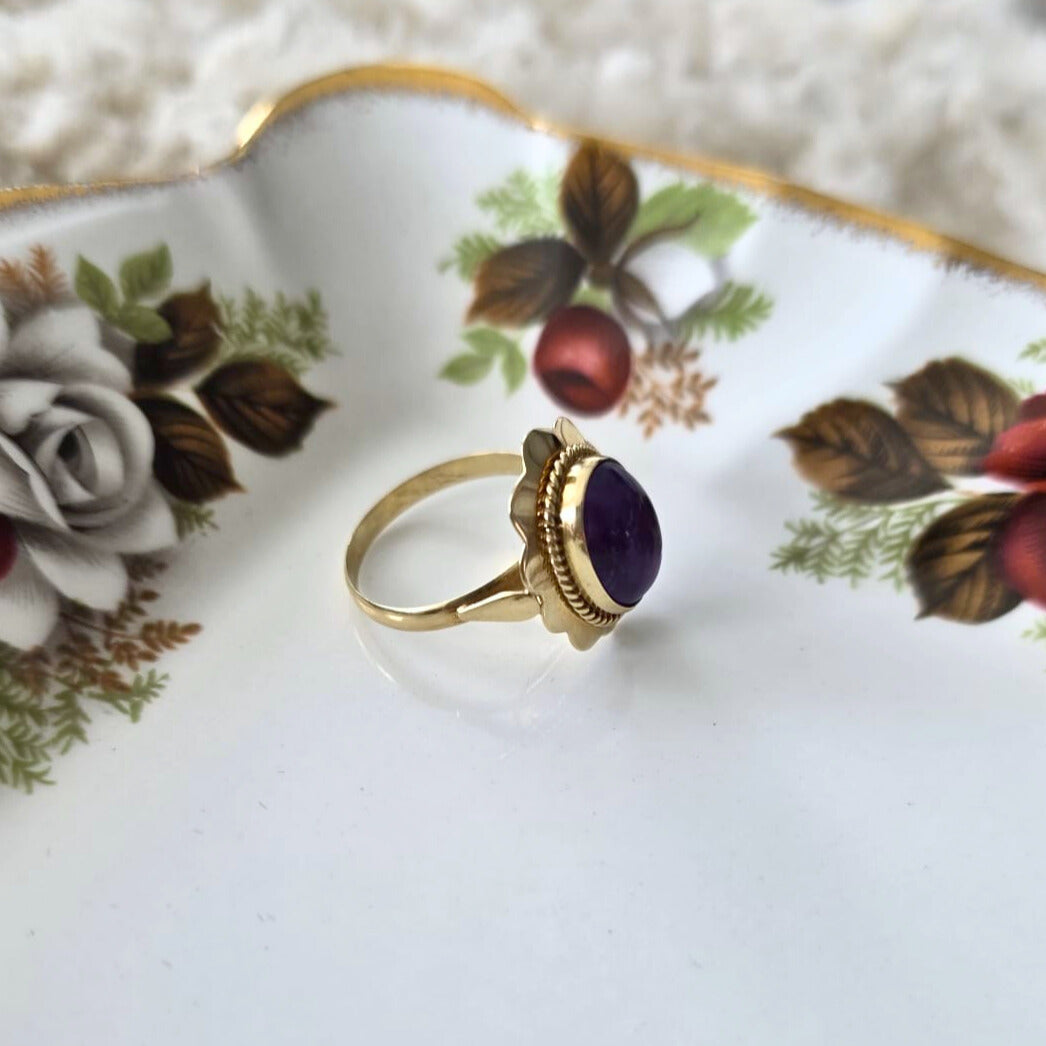 Vintage 14k gold ring with amethyst flower