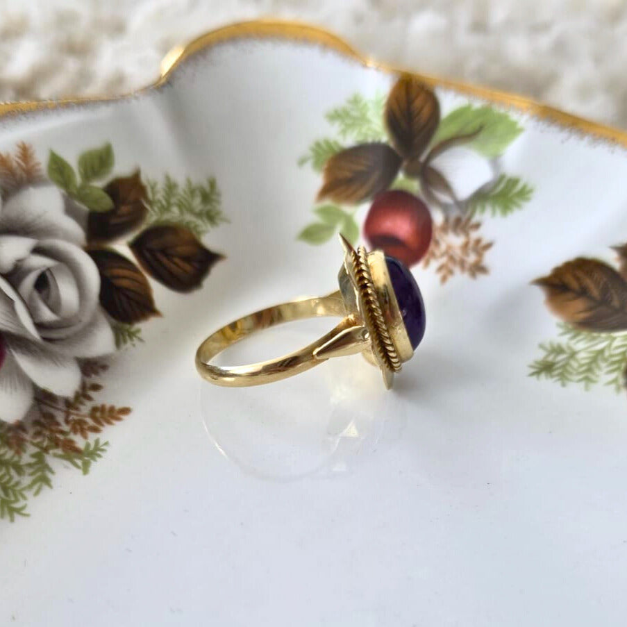Vintage 14k gold ring with amethyst flower