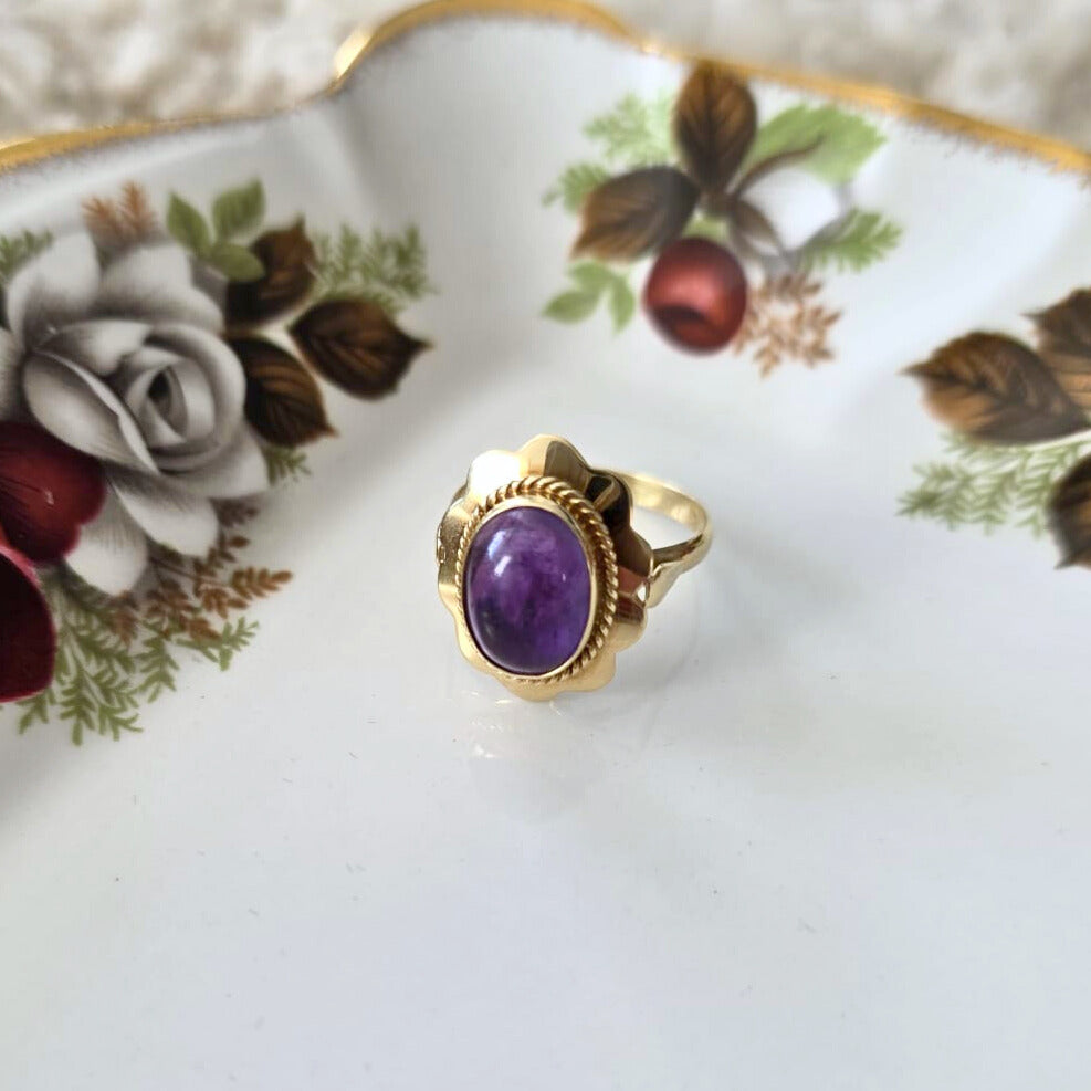 Vintage 14k gold ring with amethyst flower