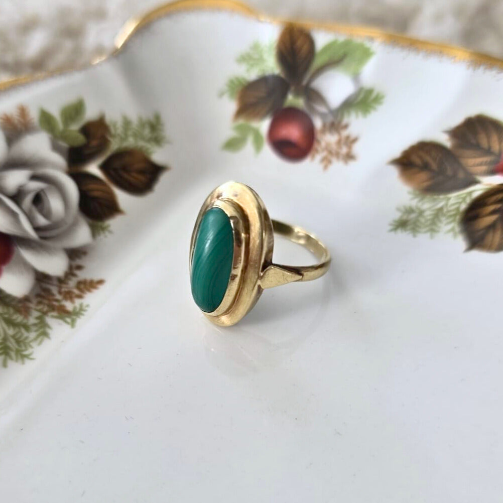 Vintage 14k gold ring with malachite