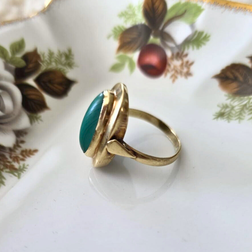 Vintage 14k gold ring with malachite
