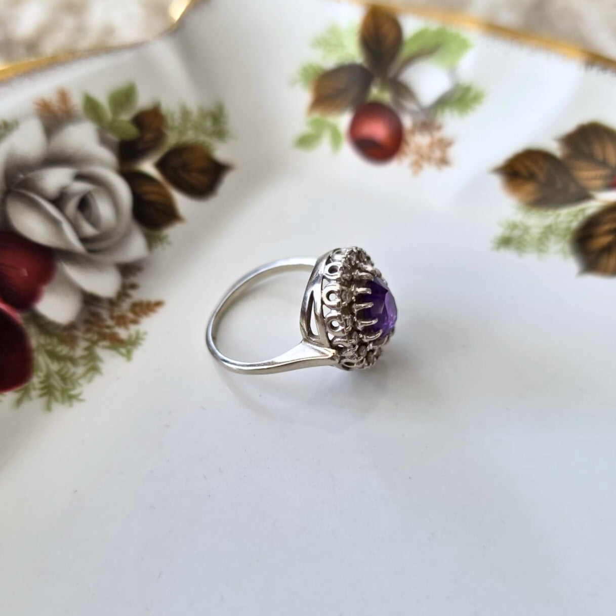 Vintage 14k white gold ring with amethyst and diamond
