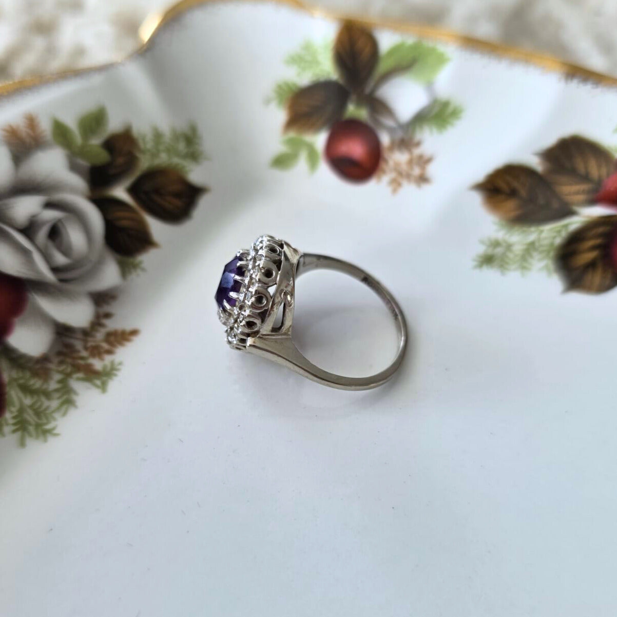 Vintage 14k white gold ring with amethyst and diamond
